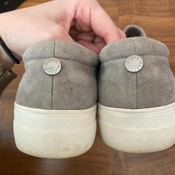 STEVE MADDEN gray suede slip ons size 6.5! - Picture 3 of 3